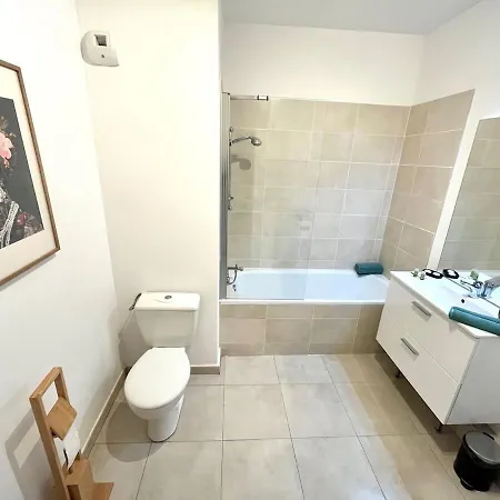 Beautiful Flat In Port Marianne With Parking *