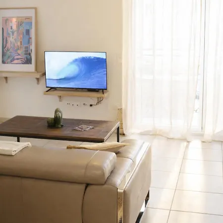 Beautiful Flat In Port Marianne With Parking *