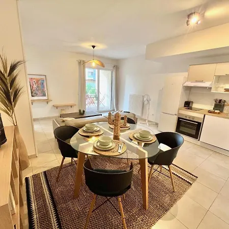 Beautiful Flat In Port Marianne With Parking *